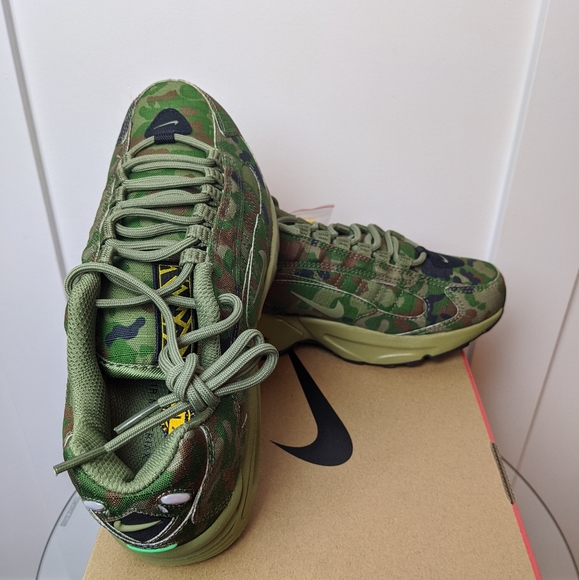 Nike Shoe - Picture 7 of 8